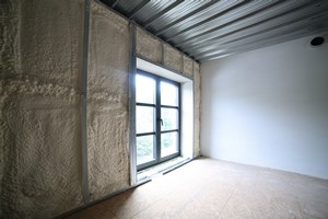 Isolation de mur liege - Mousse polyuréthane projeté