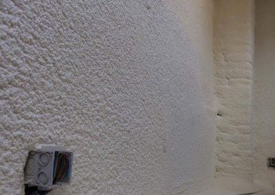 Isolation projetée : réalisation de l'isolation d'un mur à Liège